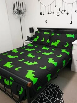 HELLS BLANKETS Creature Of The Night [Toxic] | KING QUILT SET*