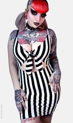 FOREST INK Beetle | FRONT TIE DRESS -Restyle Sales Shop forest ink beetle front tie dress 1 a315a0ac 847e 48bb 9ec7 bba339898a60 700x700