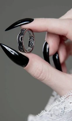 ROGUE AND WOLF Moonrise [Blackened Steel] | RING -Restyle Sales Shop rogue and wolf moonrise blackened steel ring 7 e78967e1 4f78 4be2 9fa2 41bcb3503a66 700x700