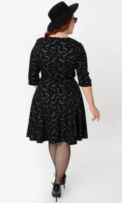 UNIQUE VINTAGE Bats [Black/Grey] | STEPHANIE DRESS -Restyle Sales Shop unique vintage black grey bats print stephanie flare dress 7 4250397f f124 4cab 99d3 034433899715 700x700