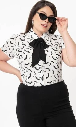 UNIQUE VINTAGE Bats [White/Black] | POWER PLAY TOP -Restyle Sales Shop unique vintage smak parlour white black bats power play top 6 e55e93b1 c598 4cf6 8ec5 5acd7ff4e240 700x700